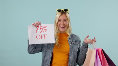 emocionada, señal o mujer feliz con bolsa de compras