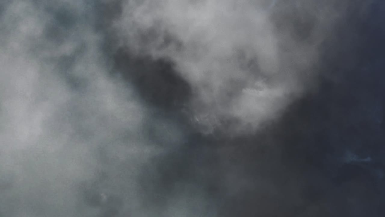 뇌우, 어두운 구름이 4k를 가로질러 이동