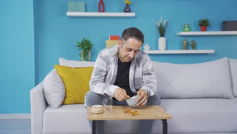 el hombre torpe que accidentalmente derribó la mesa.