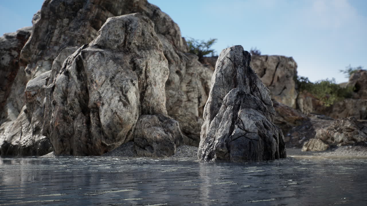 태평양 서쪽 해안 의 바위 가 많은 해안 에 있는 거친 바위 들