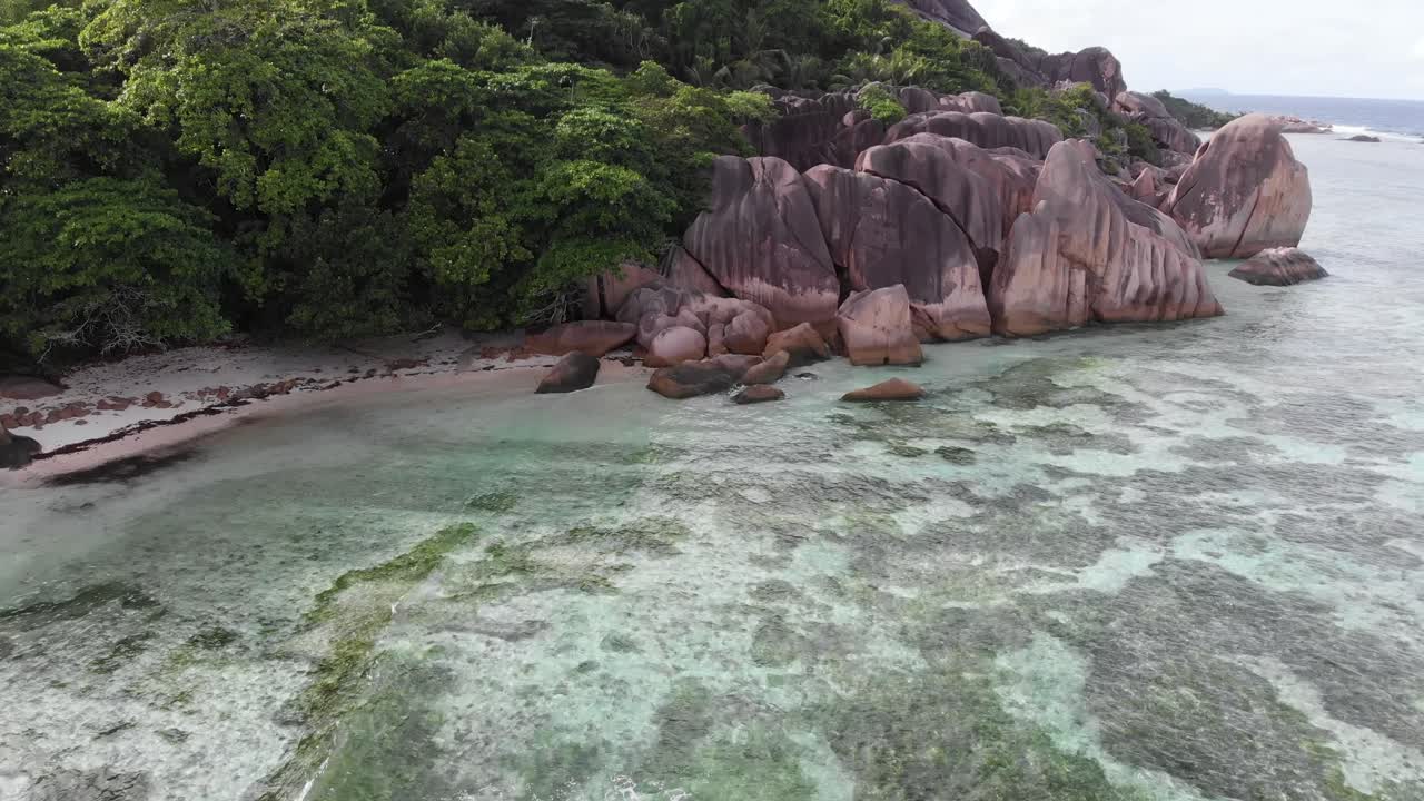 vista aérea de anse source d'argent, la digue, seychelles