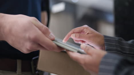 package delivery with electronic signature