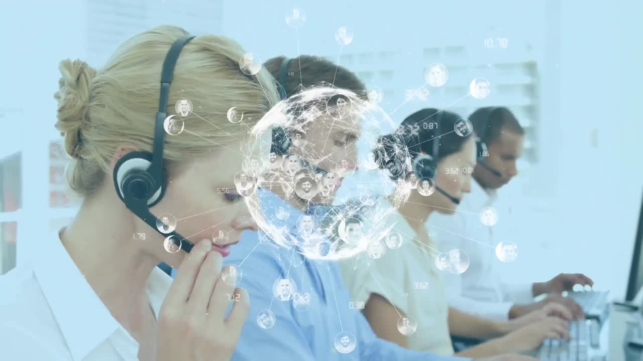 컴퓨터를 사용하는 비즈니스 사람들에 대한 연결 네트워크와 함께 지구촌의 애니메이션