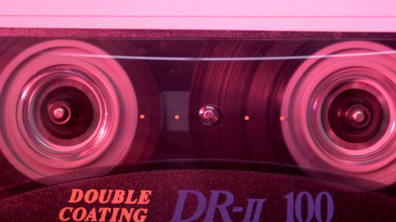 플레이어에 있는 오디오 카세트. 클로즈업