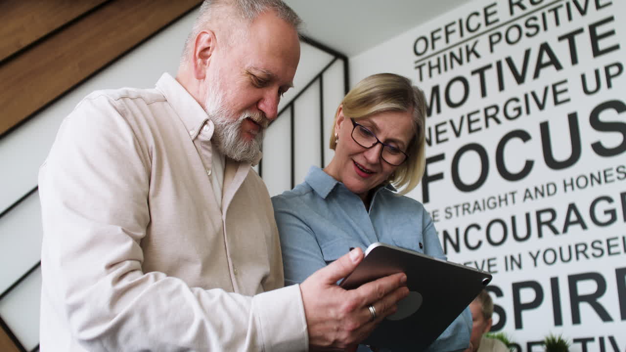 교실 에 있는 성인 학생 들