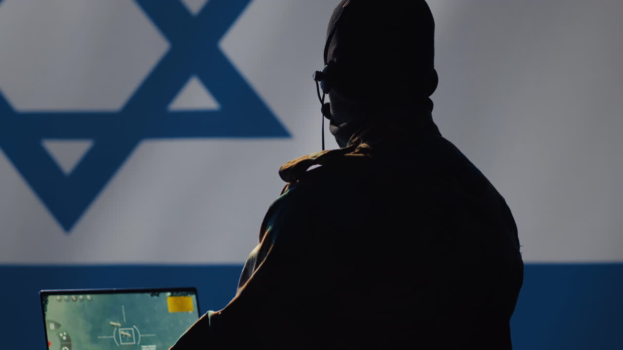 Un agent du Mossad israélien utilisant un logiciel militaire pour empêcher les roquettes.