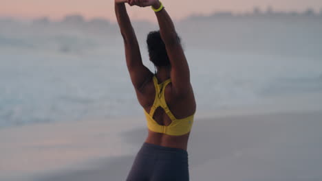 Mujer-Activa,-Deportiva-Y-En-Forma-Estirando