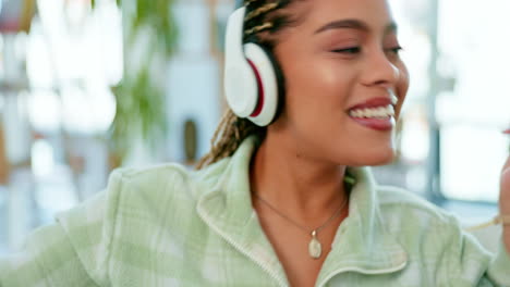 Música,-Baile-Y-Mujer-Feliz-Con-Auriculares