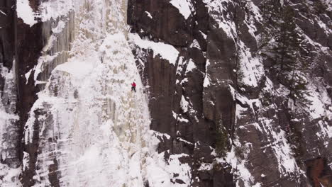 Dos-Escaladores-Escalada-En-Hielo-En-Canadá