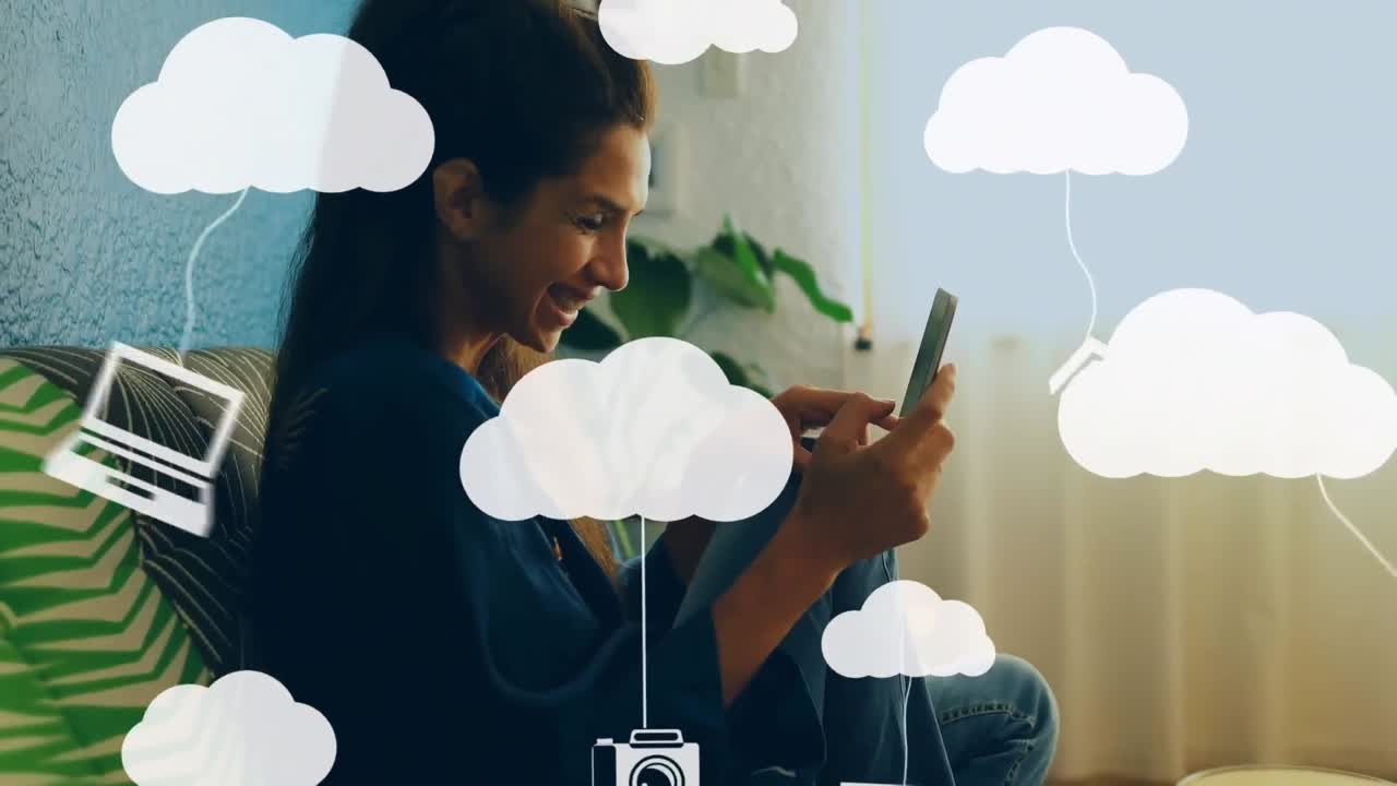 animación de nubes e iconos digitales sobre una mujer usando un teléfono inteligente
