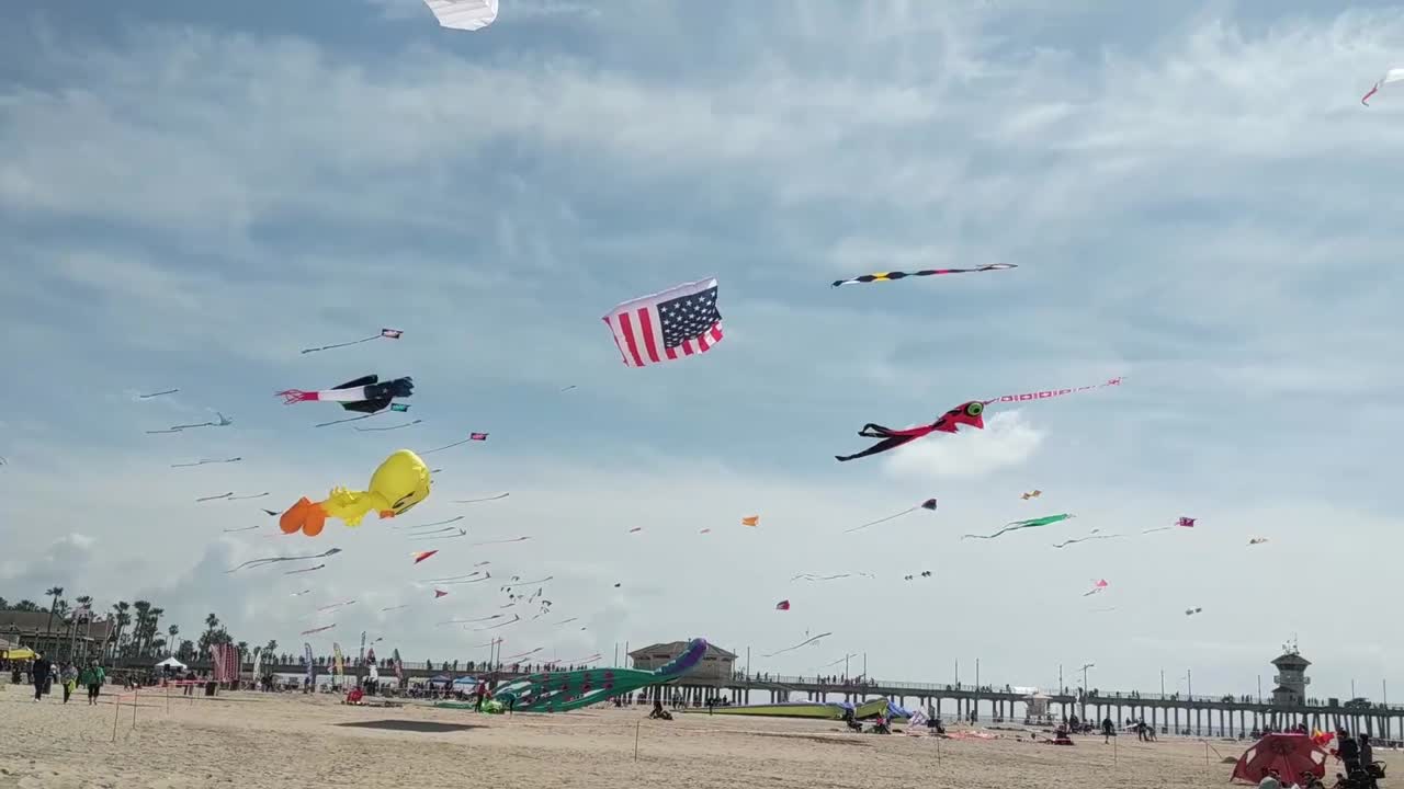 캘리포니아 헌팅턴 비치의 연 축제. 3-9-19