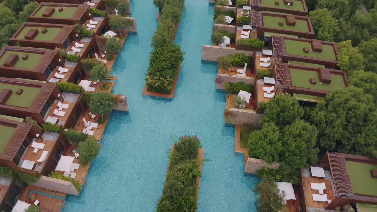 인피니티 풀과 빌라가 있는 럭셔리 리조트