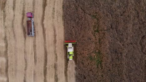 drone top view of combine harvester_combine_farmland_work_outdoors_summer_outdoor_tractor_drone_dronetopview