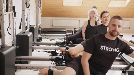 clase de reformador de pilates