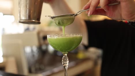 making a green cocktail
