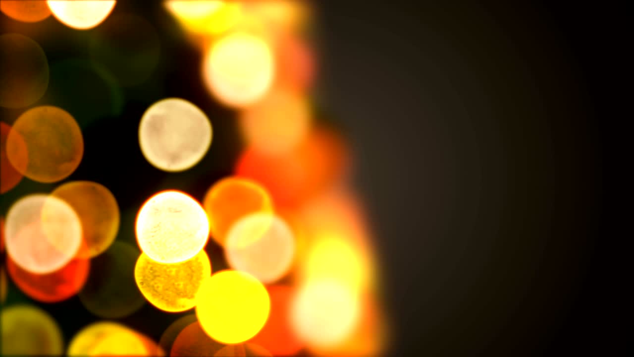 hermosas luces de árbol de navidad de primer plano parpadeando y girando en bokeh borroso. animación en bucle 3d. feliz navidad y feliz año nuevo concepto.