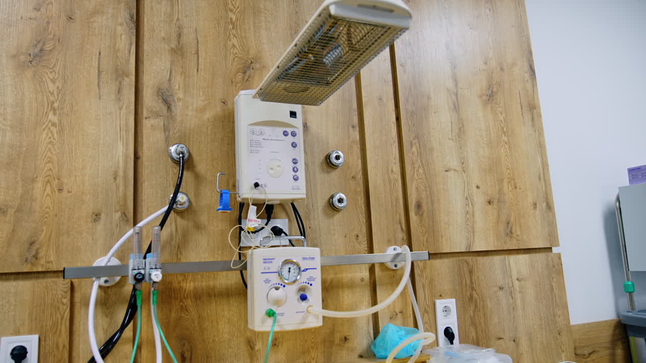 A device for resuscitation of infants and checking the child on the Apgar scale after delivery.