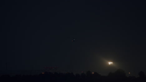 Avión-Landing-at-Night