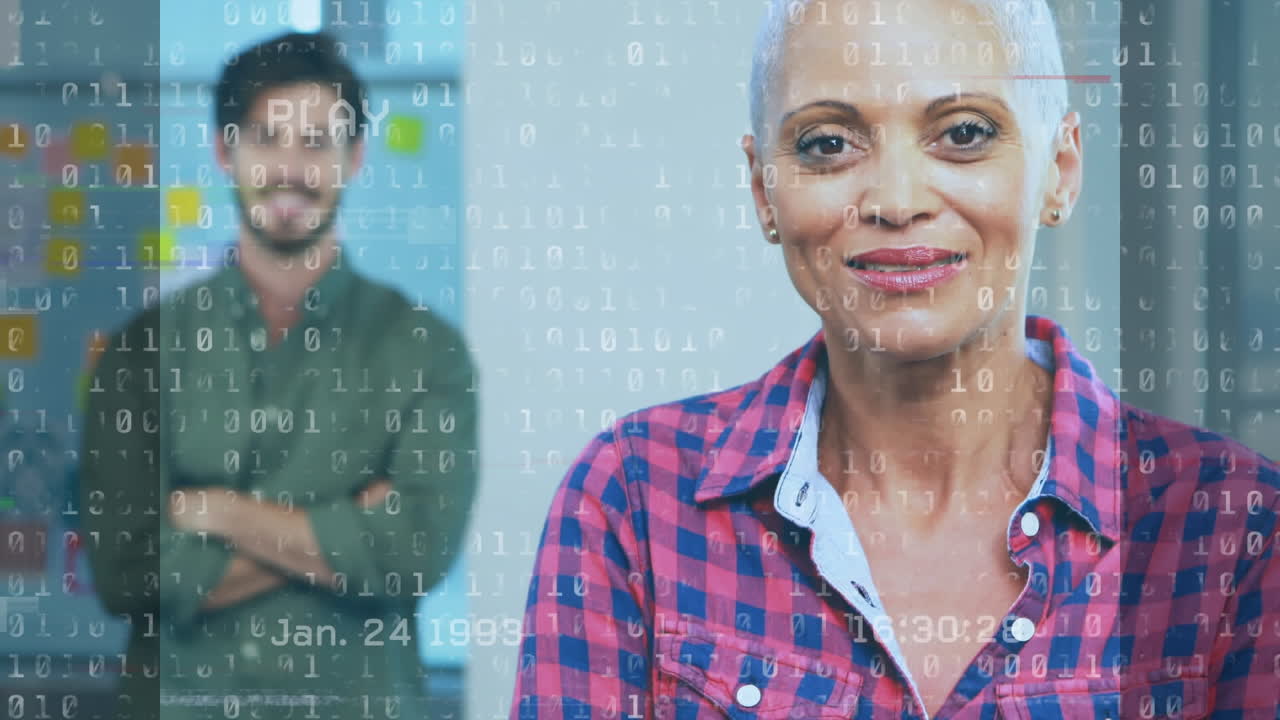 animación de interferencia y procesamiento de datos sobre diversas personas de negocios en la oficina