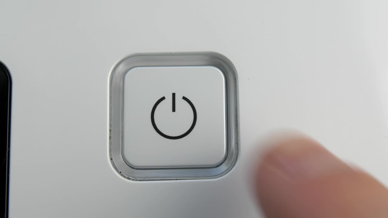 대기 상태에서 전원 버튼을 누르면 장치를 클로즈업으로 켜고 끄는 것입니다.