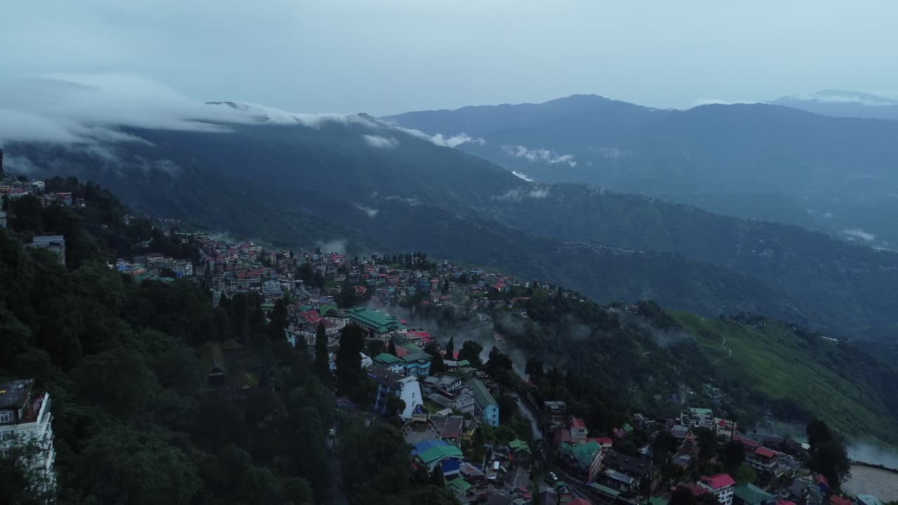 Ripresa aerea del Bengala Occidentale, uno dei luoghi turistici: Darjeeling