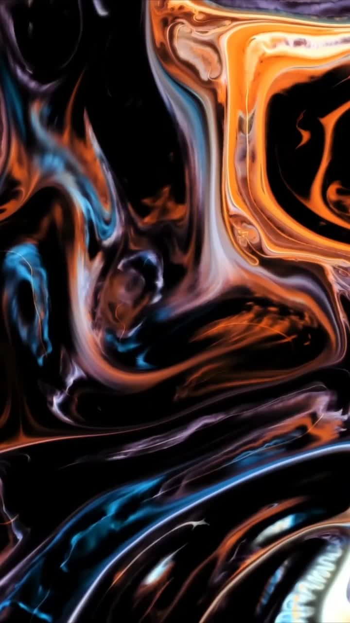 Pittura liquida astratta dinamica che vortica su sfondo nero