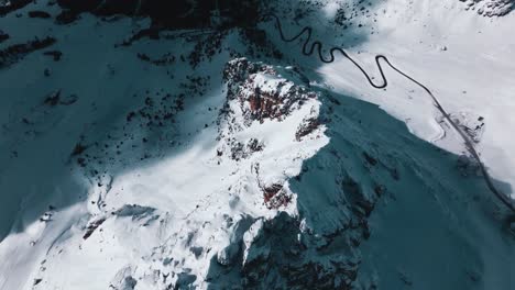 Drohnenflug-über-Die-Majestätischen-Berggipfel-Der-Dolomiten,-Italien