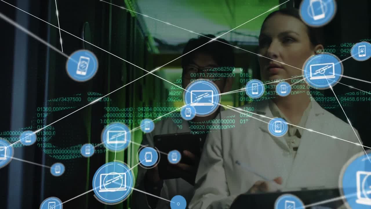 animación de iconos de portátiles y teléfonos conectándose con líneas sobre compañeros de trabajo multirraciales en la sala del servidor