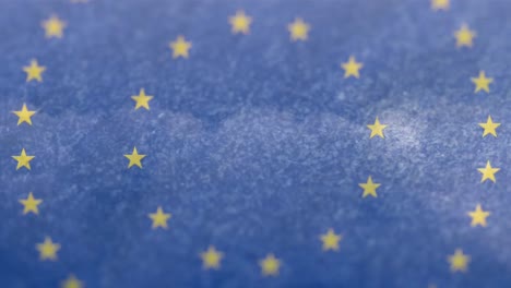 animación de la bandera de la unión europea con estrellas giratorias sobre el cielo con nubes