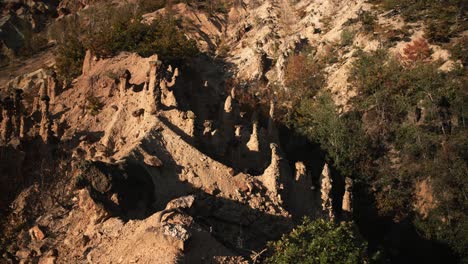 Die-Felsformation-Devils-Town-An-Einem-Späten-Nachmittag