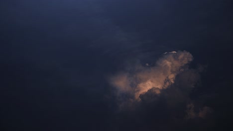 4K-Thunderstorm-with-lightning-bolts