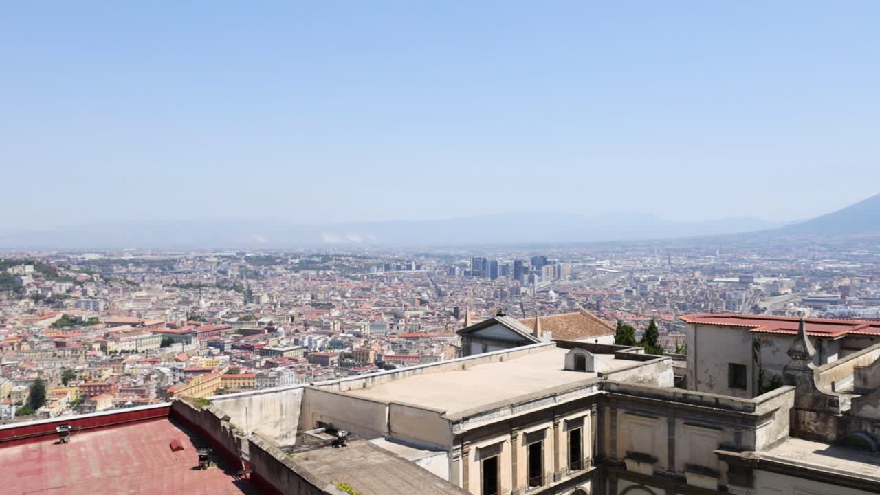 베수비우스 산 을 배경 으로 한 광활 한 도시 풍경