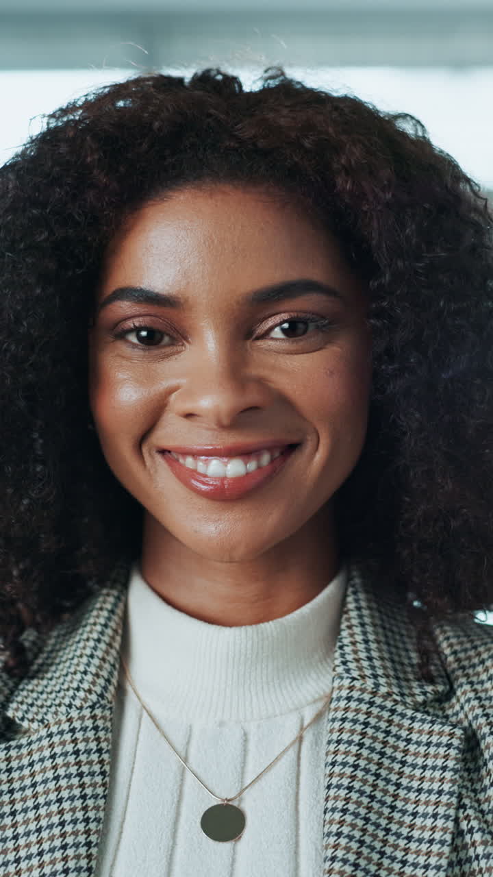 retrato de una mujer de negocios sonriente