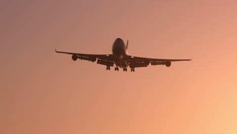 Aircraft-arriving-and-landing-at-airport