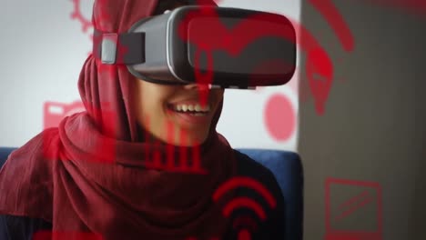 Múltiples-íconos-Digitales-Flotando-Contra-Una-Mujer-De-Negocios-Con-Hijab-Usando-Auriculares-Vr-En-La-Oficina