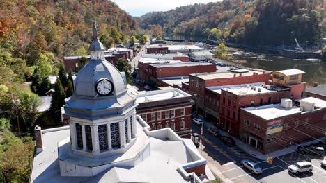 Aerial-orbit-courthouse-in-Marshall-NC,-North-Carolina