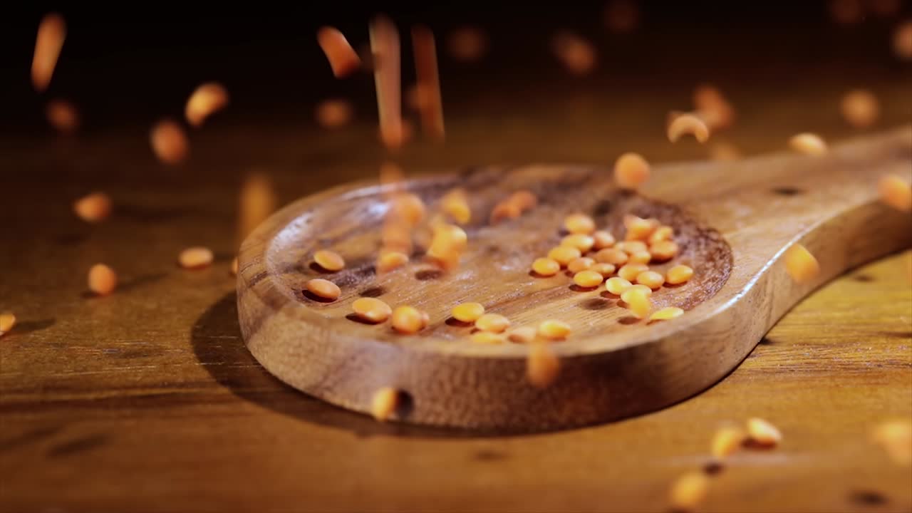 렌즈 빨간색. 렌즈 (lens culinaris 또는 lens esculenta) 는 먹을 수 있는 콩류입니다.