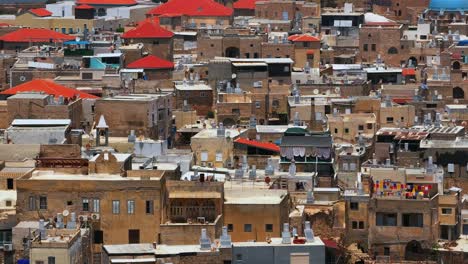 techos de la ciudad vieja con cúpulas de mezquitas y torres de iglesias