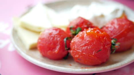 tomates asados con queso y yogur