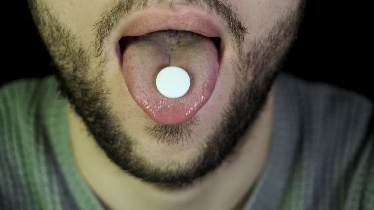 약을 복용하는 사람