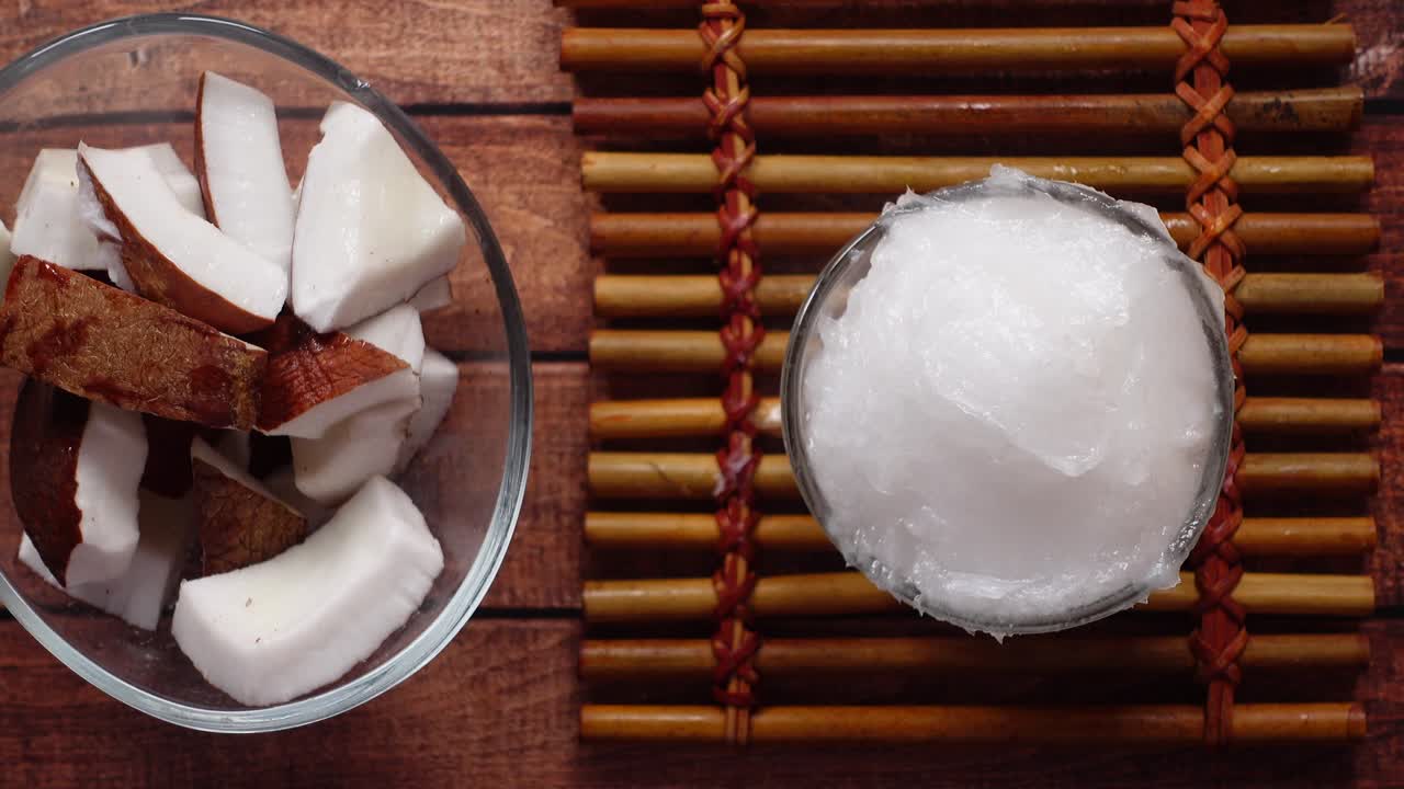 aceite de coco y escamas