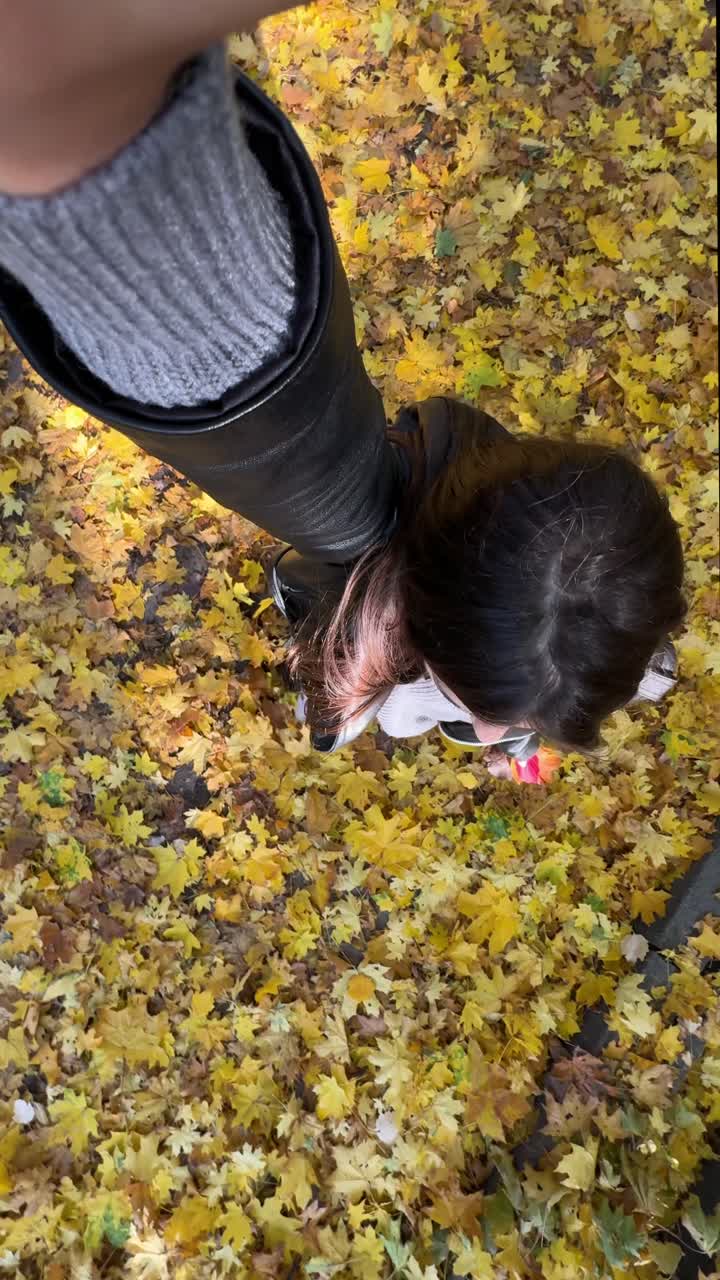 가을의 산책, 손을 잡고