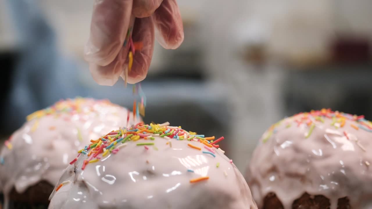 Decorating Easter Cakes with Sprinkles