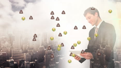 animación de iconos emoji sobre un hombre de negocios caucásico que usa una tableta