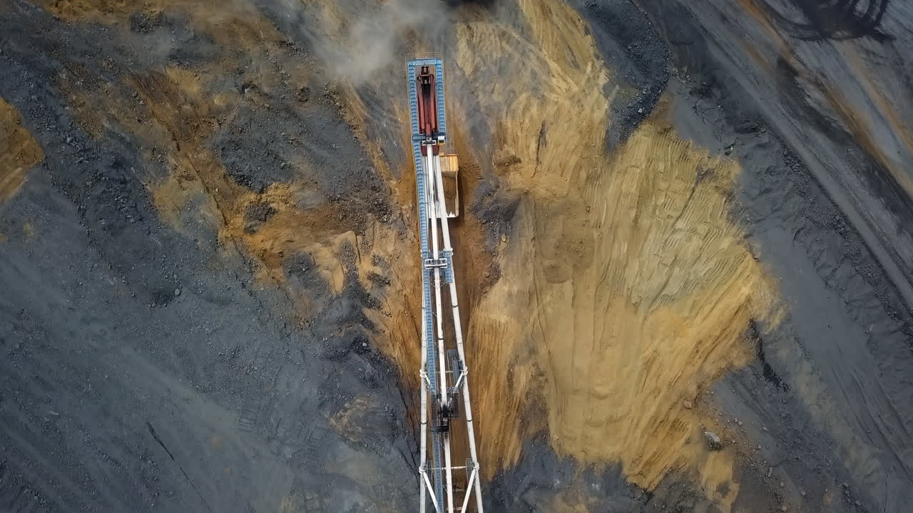 vista aérea de las operaciones mineras a cielo abierto
