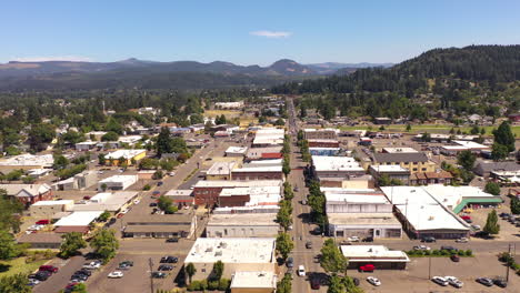 Cottage-Grove,-Oregon,-USA.-Statischer-Drohnenschuss