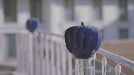 ventilación azul del techo
