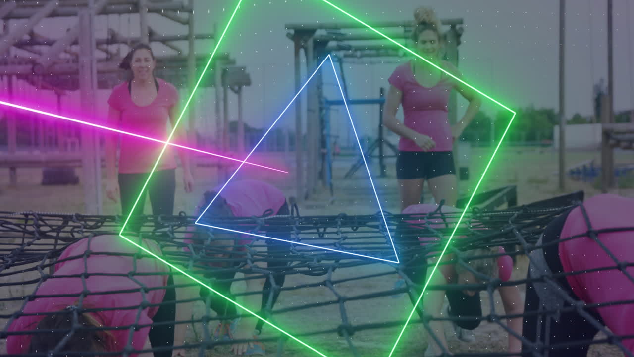 animación de formas de neón sobre mujeres diversas en una carrera de obstáculos.