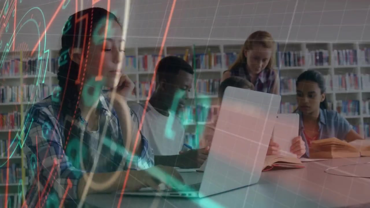Studierende passen Kopfhörer an, tippen auf Laptops in der Bibliothek, während ein Neon-HUD Bildungsnotizen anzeigt