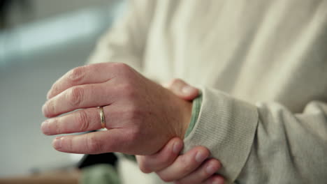 hand with wedding ring